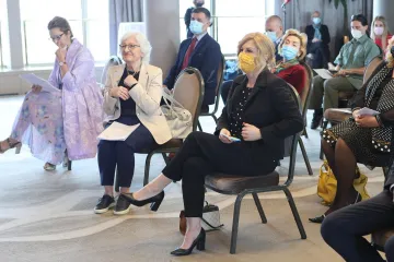 Kolinda se nije puno promijenila od kraja mandata, pažnju je privukla žutom maskom i točkicama
