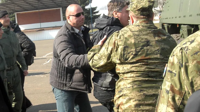 Rat Pantovčaka i Banskih dvora zbog 'Oluje': HDZ objavio snimku Milanovićevog pada s oklopnog vozila