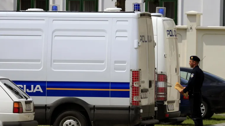 Stariji tip dao 100 eura mu&scaron;karcu za seks s njegovom djevojkom