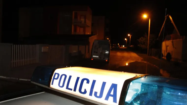 Nevjenčanu trudnu suprugu gurnuo niz stepenice, a potom članici njezine obitelji prijetio puškom