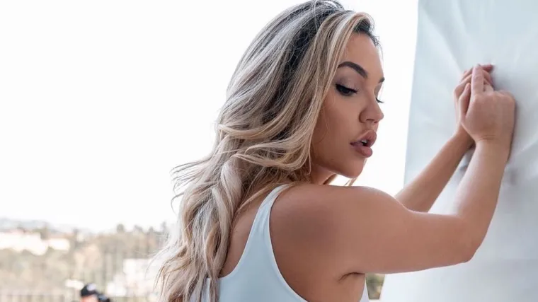 Bujni model kaže da je blokirana s Twittera jer je 'prezgodna': 'Žalili su se ljubomorni ljudi'