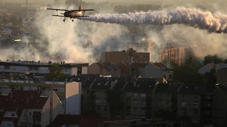 Novi gradonačelnik uhvatio se u ko&scaron;tac s problemima! U Osijeku krenulo avio-tretiranje komaraca