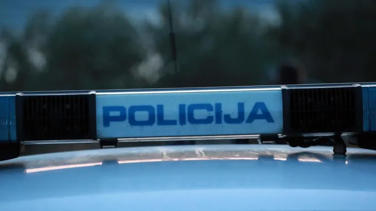 Razbojni&scaron;tvo u Novoj Gradi&scaron;ki! Nožem prijetio zaposlenici pa opljačkao kladionicu