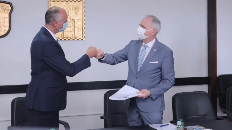 Puljak preuzeo Split, Opara ispraćen velikim pljeskom: 'Ne očekujemo kosture iz ormara, a Plenkovića pozivam da dođe što prije'