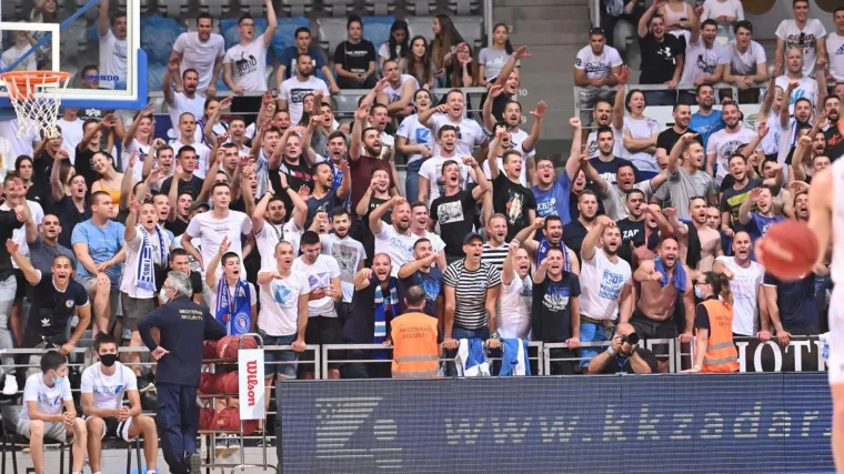 Pustili tisuće navijača na utakmicu protiv Splita: Prijavljen KK Zadar, direktor kluba i voditelj okupljanja