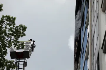 Buktinja u Trnskom: 'Iz požara je spašeno sedam osoba i više kućnih ljubimaca. Ozlijeđen vatrogasac'