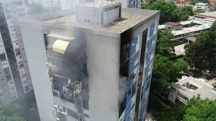 Pogledajte snimku dronom požara zgrade u Trnskom: 'Vatrogasci su krenuli u roku od 60 sekundi...'