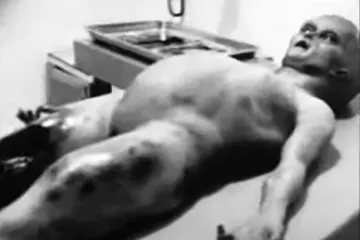 Jedan jedini kadar iz kontroverzne snimke o autopsiji aliena u Roswellu prodaje se za minimalno milijun dolara