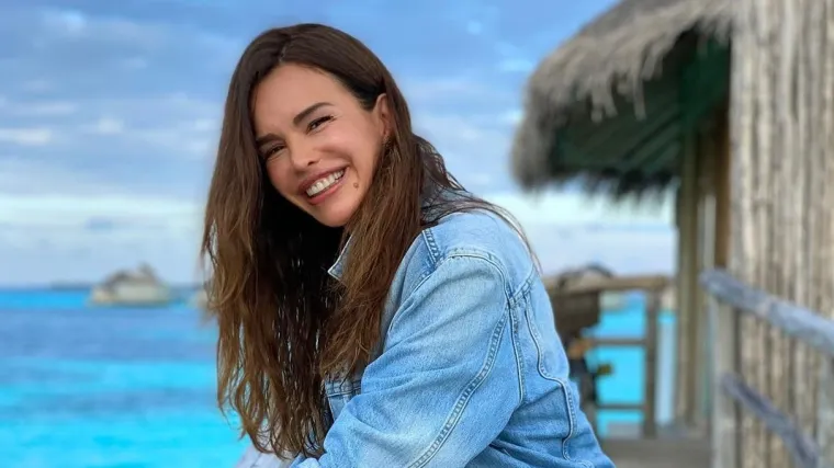 Severina provocira na Maldivima: Zadigla elegantnu haljinu i pokazala savr&scaron;ene noge