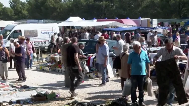 RTL Danas istražio &scaron;to je radio Ričard, ključar zadarske gradske politike, na sajmu u Benkovcu stoljetne tradicije