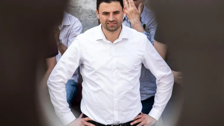 Neki SDP-ovci prosvjeduju, na Iblerovom pale lampa&scaron;e: 'Grbin je uni&scaron;tio stranku. Treba je voditi Bernardić!'