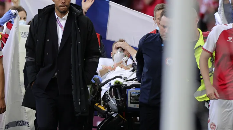 Strava na Euru: Danskog igrača oživljavali su na terenu, prebačen je u bolnicu - javili su da je 'stabilno'