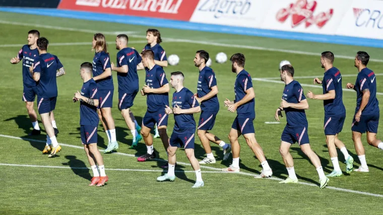 Majmun, naravno, nije shvatio. Jer da jest, sutra bi na Wembleyu pred tribinama klečala i Hrvatska