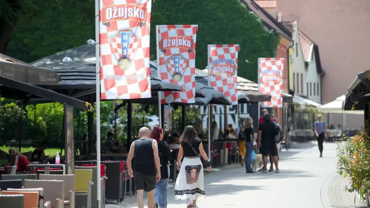 Vatreni igraju prvu utakmicu: Na ulice i u kafiće Grad Zagreb &scaron;alje veći broj redara koji će paziti na mjere