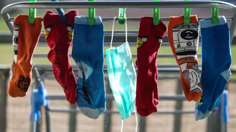 Diljem Europe padaju maske: 'Formalno je kraj epidemije, ali nije kraj virusa među nama'