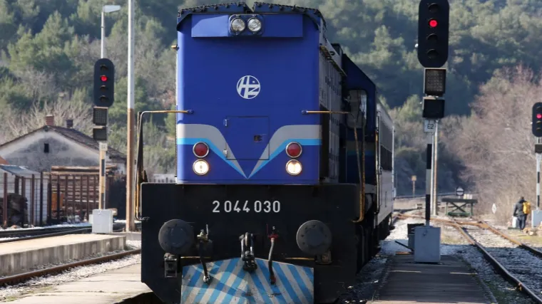 &Scaron;to se događa s HŽ-om: Ukidaju se linije, skraćuju relacije, priprema se udar na radna mjesta. Tko je krivac za lo&scaron;e stanje?