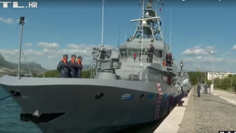Ponos Hrvatske ratne mornarice su obalni ophodni brodovi - od posebnog čelika, štedljivi...