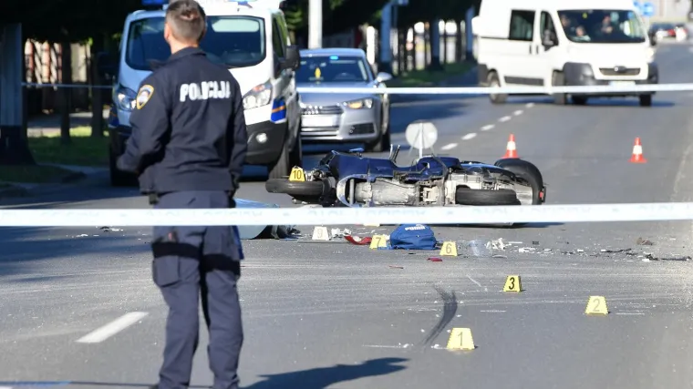 FOTO Te&scaron;ka nesreća u Čakovcu: Motociklist poginuo na mjestu nesreće nakon &scaron;to mu je vozačica auta oduzela prednost
