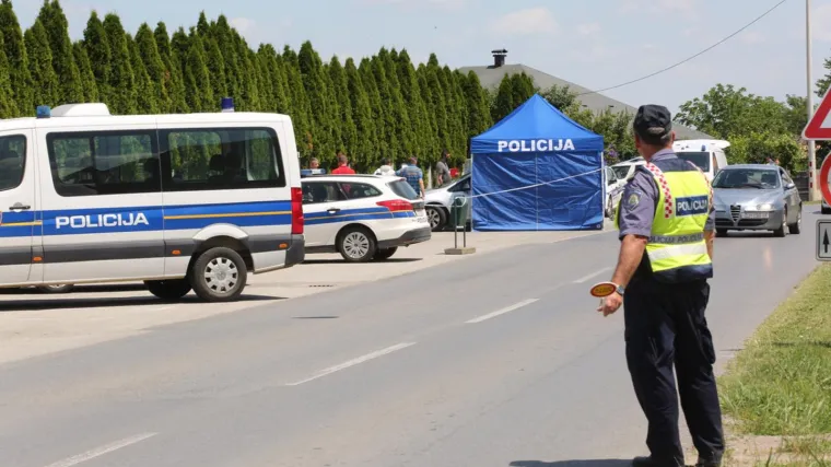 Užas u Slavoniji: U autu na parkiralištu mjesnog groblja pronađeni mrtva žena i mrtav muškarac