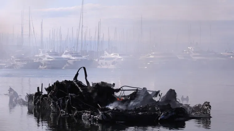 VIDEO Danas novi poku&scaron;aj uklanjanja izgorjelih brodica: Ka&scaron;telani su već na rubu živaca