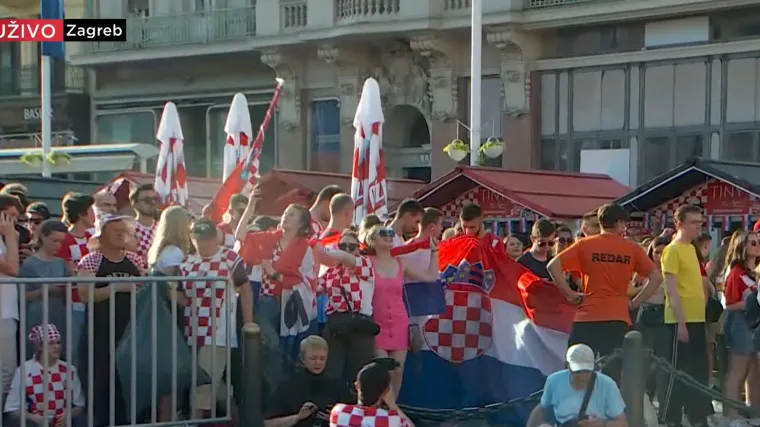 Dok Hrvatska igra protiv Če&scaron;ke, brojni navijači bodre ih diljem zemlje: 'Atmosfera je super!'