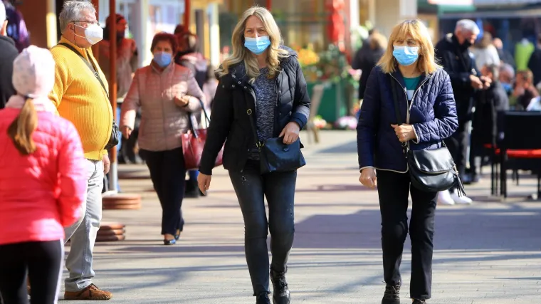 RTL Danas: Na terasama kafića se covid potvrde neće tražiti, ali ipak neće svi biti posluženi, samo neki