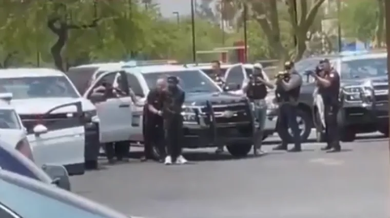 Napadač u SAD-u sat i pol pucao nasumično po ljudima