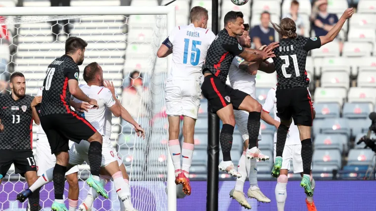 Lovren jedva čekao da dođe do mobitela i cijelom svijetu kaže &scaron;to misli o penalu