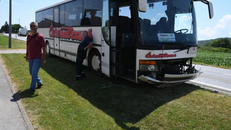 Ovo je vozač koji je pribranim slalomom nakon sudara spasio autobus pun &scaron;kolaraca