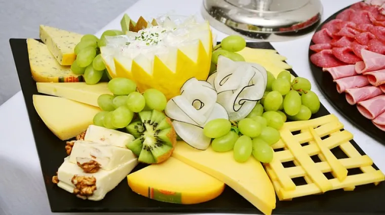 Kako poslužiti sir: ma&scaron;tovite sirne plate