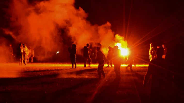 VIDEO Interventna rastjerivala 2000 rejvera s partyja, brutalni sukob trajao je satima. Jedan mladić izgubio je ruku