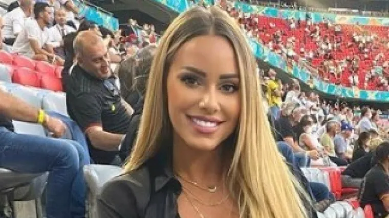 Je li ona najzgodnija navijačica na Euru? Časti na tribinama, ali i na Instagramu