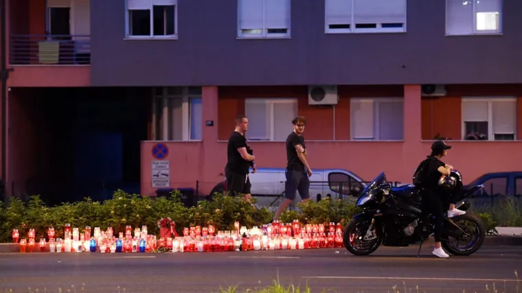 FOTO Građani pale svijeće na mjestu stradavanja motorista i biciklista