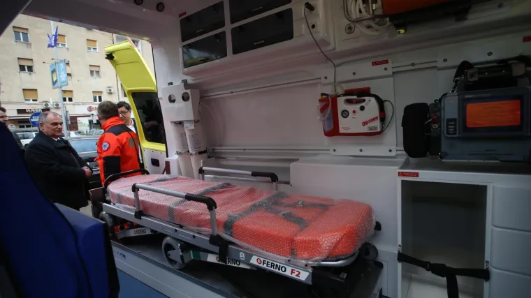 Žena je pronađena ozlijeđena u Makarskoj - preminula je tijekom prijevoza u splitsku bolnicu