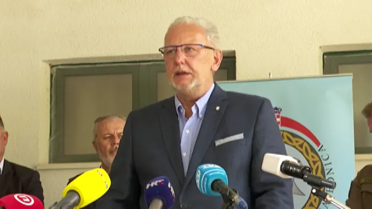 Božinović: 'Imamo 40% vi&scaron;e turista nego pro&scaron;le sezone. Znamo da vi&scaron;e stranaca znači mogućnost &scaron;irenja epidemije'