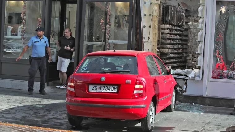 Policija za RTL o nesreći u Ilici, auto zavr&scaron;io u izlogu: Jedna osoba je ozlijeđena i prevezena u Vinogradsku bolnicu