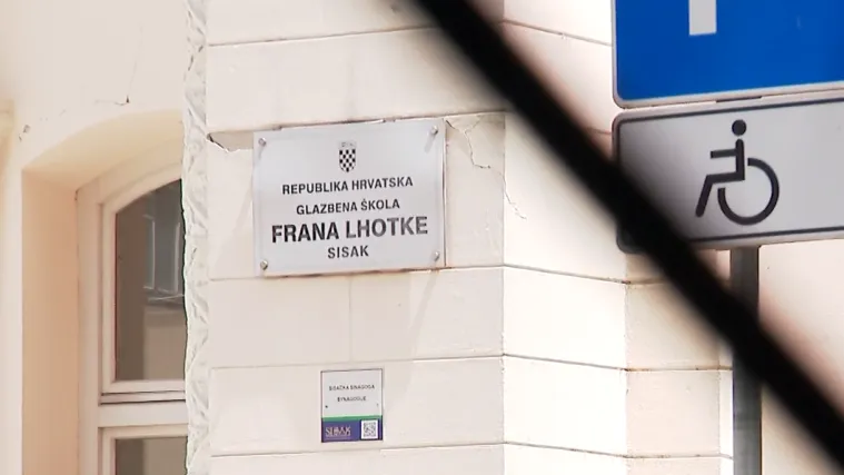 Glazbenici amateri, ali i profesionalci krenuli su s nastupima na gradskim povr&scaron;inama diljem zemlje za Glazbenu &scaron;kole Frana Lhotke u Sisku