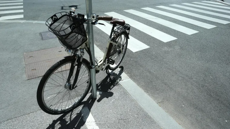 Nesreća ponovno otvorila pitanje na koje ni stručnjaci nemaju odgovor: Trebaju li biciklisti na pje&scaron;ačkom prijelazu sići s bicikla?