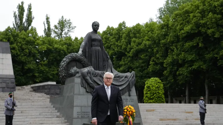 80 godina napada na SSSR: Predsjednik Njemačke položio vijenac na spomenik palim sovjetskim vojnicima