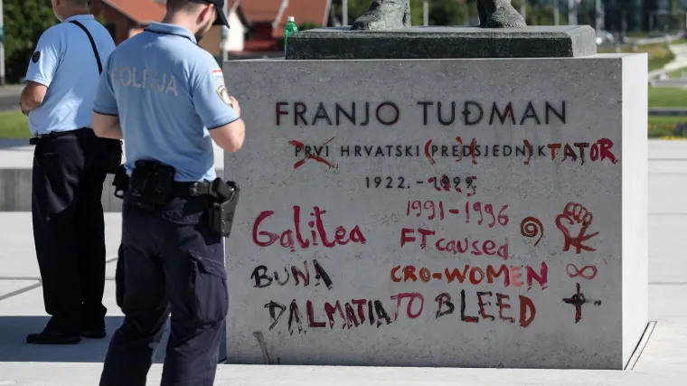 Išaran je zagrebački spomenik Tuđmanu: Prvi hrvatski predsjednik preimenovan je u "hrvatskog diktatora"