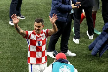 Lovren jedva čekao da dođe do mobitela, objavio zanimljivu fotografiju i poslao poruku naciji