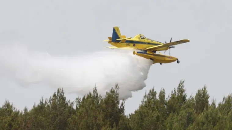 Čak 46 vatrogasaca, 18 vozila i dva kanadera gase veliki požar