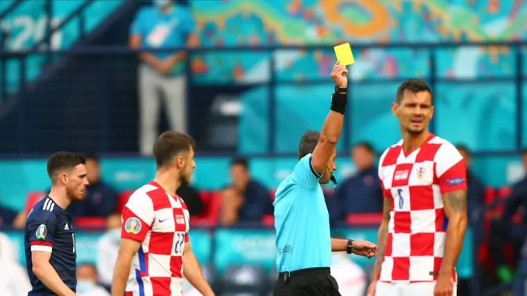 Lovren uperio prstom u suigrača: 'Dao mi je kratku loptu pa me uvalio u problem'