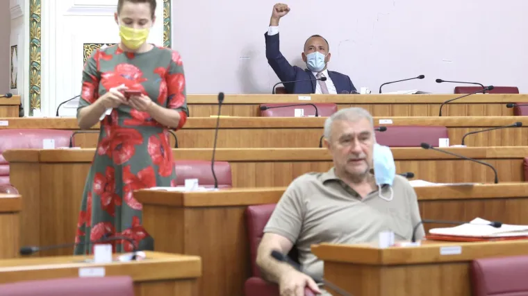 Pravo na pobačaj podijelio Sabor: Zekanović pokazivao model djeteta, Glava&scaron;ević govorio o Božjem zakonu