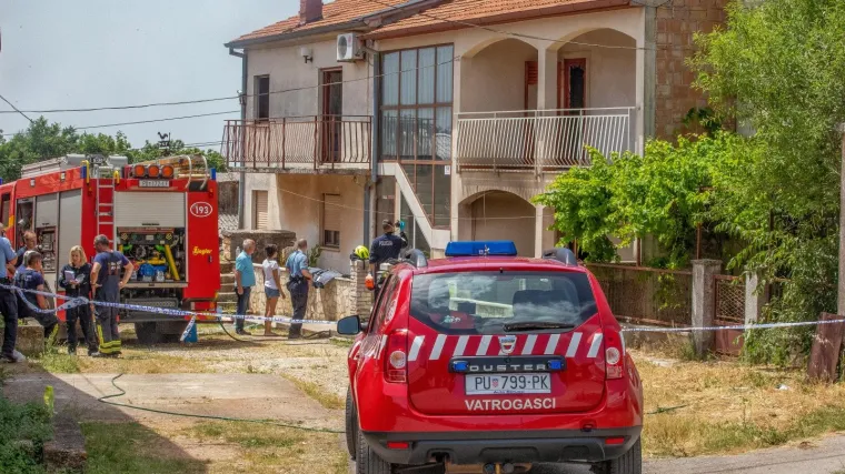 Tragedija kod Pule: U požaru izgorjela kuća. U njoj pronađeno tijelo mrtvog mu&scaron;karca