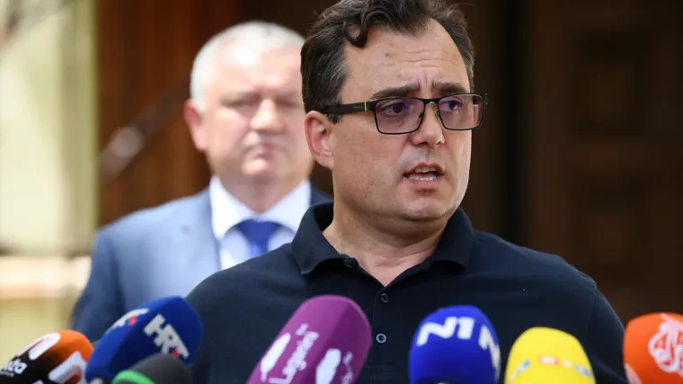 Vlada tvrdi da je obnova počela, gradonačelnik da nije: Dogovarala se i privremena pohrana stvari stanara