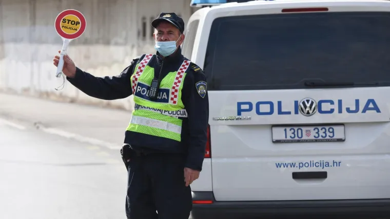 Policija ih je zaustavila jer su vozili pod utjecajem droga, pretražili su im auto i prona&scaron;li heroin