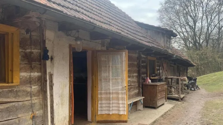 VIDEO 'Velikim srcem za topli dom': Tri djevojčice trebaju topli dom. Pogledajte u čemu žive! Možete pomoći i vi