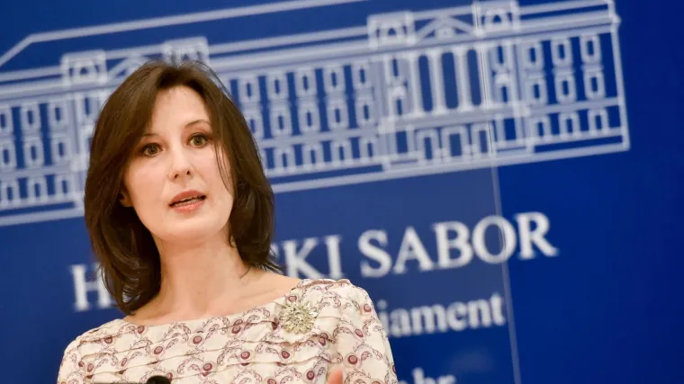 'Sve se svodi na prepucavanje dva najjača politička kartela, ovo je cirkus...'