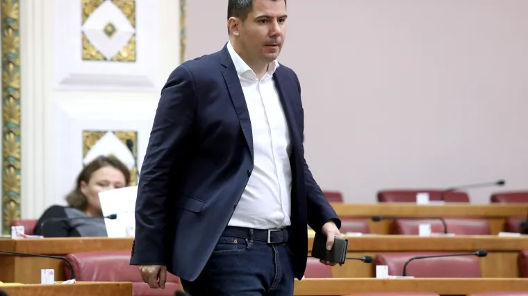 Grmoja: 'Jesmo li zaboravili Banovinu? Ljudi na Banovini se doslovno prže na zvizdanu'